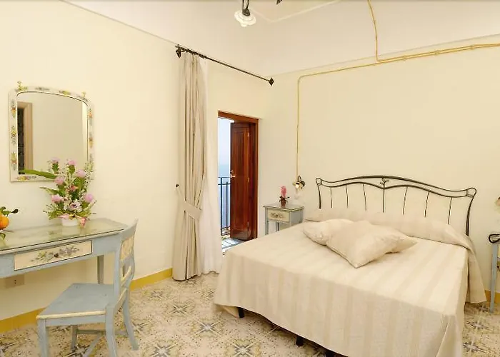 Degli Dei Bed & Breakfast 4*